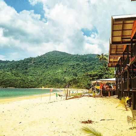 Beachfront Hut Upstairs Astra - Beach Shack Chalet Kampong Juara Extérieur photo
