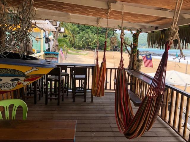 Beachfront Hut Upstairs Astra - Beach Shack Chalet Kampong Juara Extérieur photo