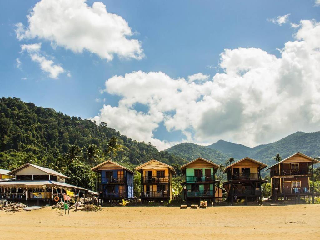 Beachfront Hut Upstairs Astra - Beach Shack Chalet Kampong Juara Extérieur photo