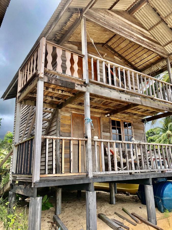 Beachfront Hut Upstairs Astra - Beach Shack Chalet Kampong Juara Extérieur photo