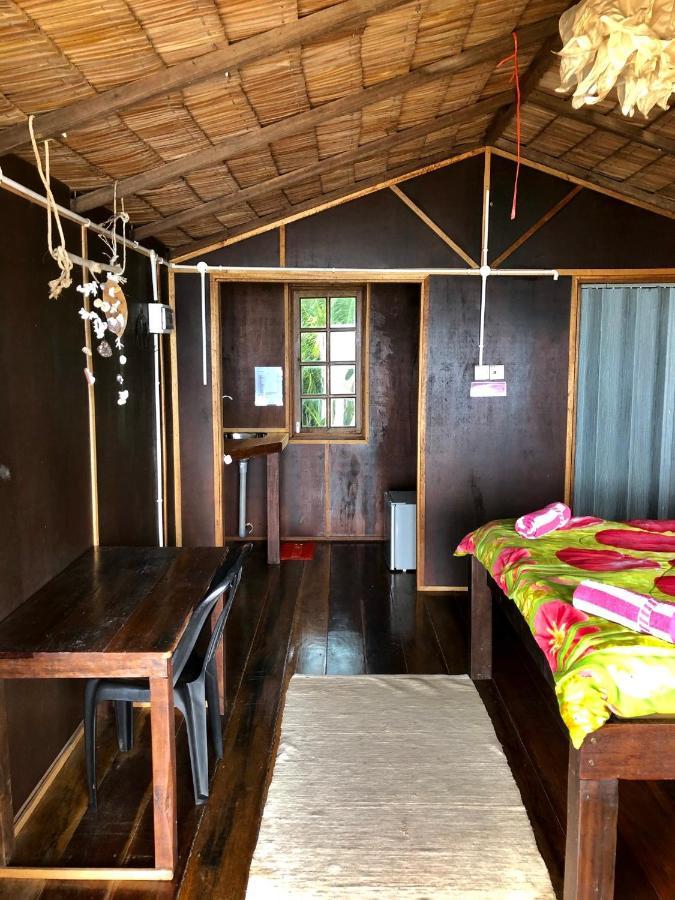 Beachfront Hut Upstairs Astra - Beach Shack Chalet Kampong Juara Extérieur photo