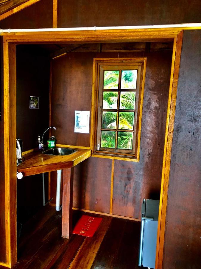 Beachfront Hut Upstairs Astra - Beach Shack Chalet Kampong Juara Extérieur photo