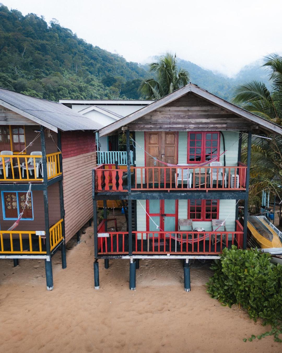 Beachfront Hut Upstairs Astra - Beach Shack Chalet Kampong Juara Extérieur photo