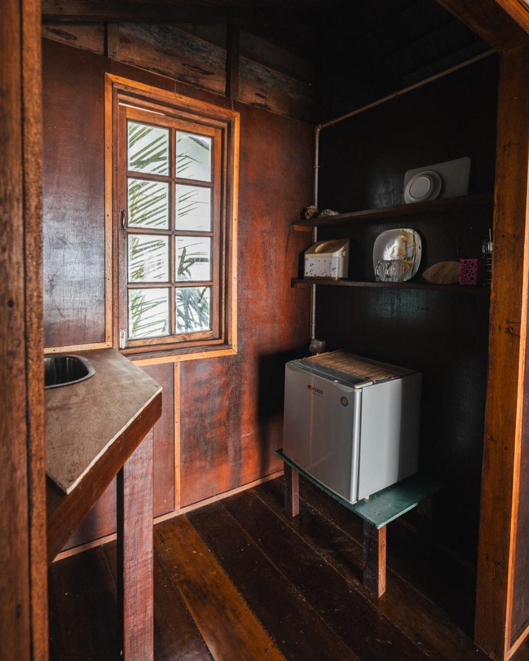 Beachfront Hut Upstairs Astra - Beach Shack Chalet Kampong Juara Extérieur photo